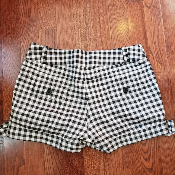 Shorts - Picture 2 of 5